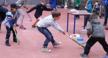 Hockey beim Schulsommerfest in der „Grundschule im Eliashof“